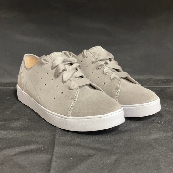 Vionic Shoes - Vionic Women’s Grey Flat Sneakers Size 10